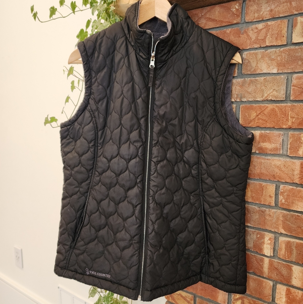 Black Reversible Free Country Women's Quilted Vest